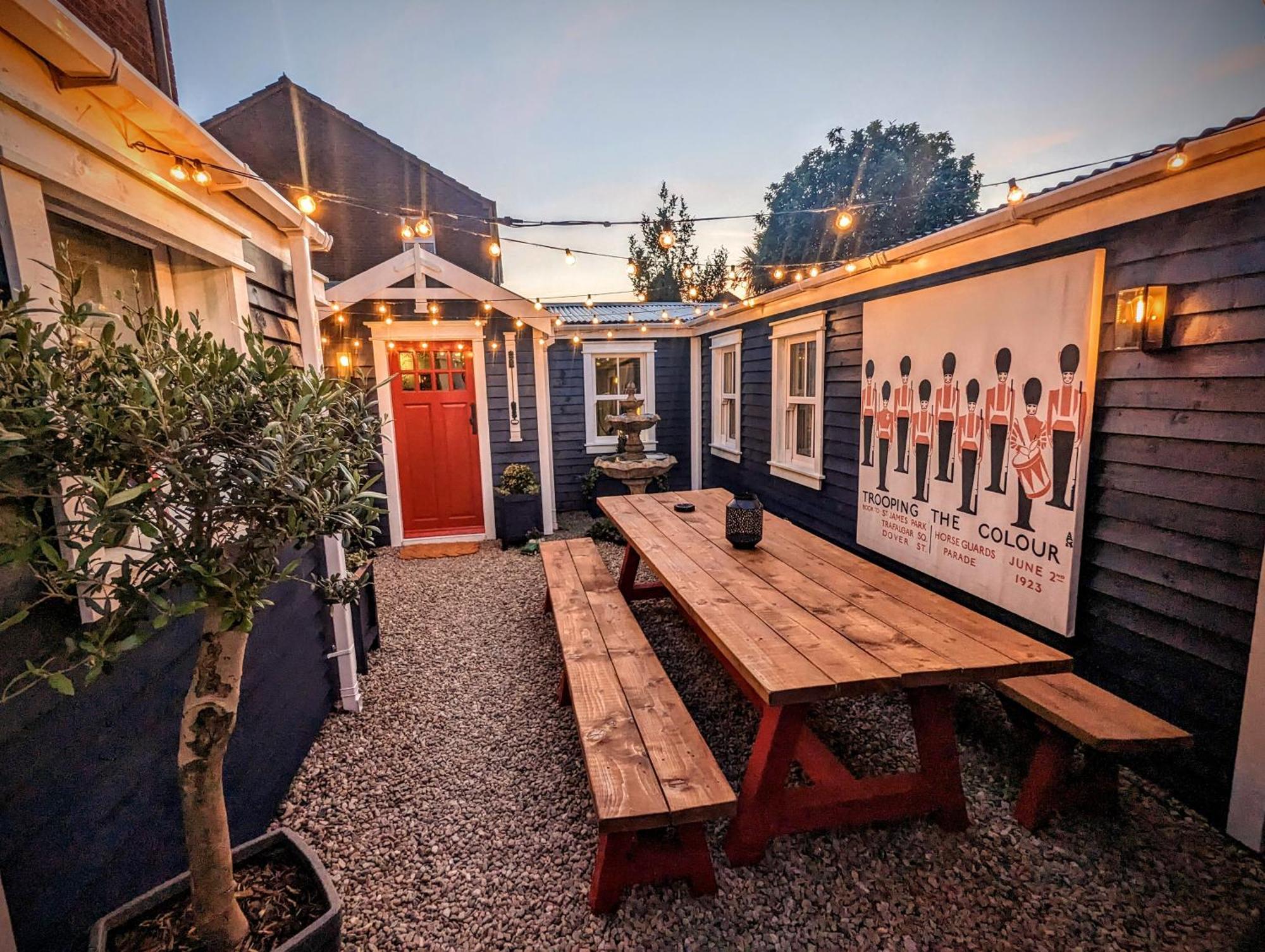 Sheddington Manor - 2 Bedroom Guest House & Cinema 贝尔法斯特 外观 照片