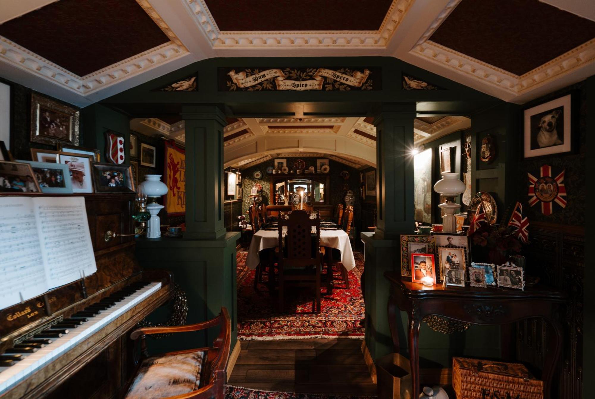 Sheddington Manor - 2 Bedroom Guest House & Cinema 贝尔法斯特 外观 照片