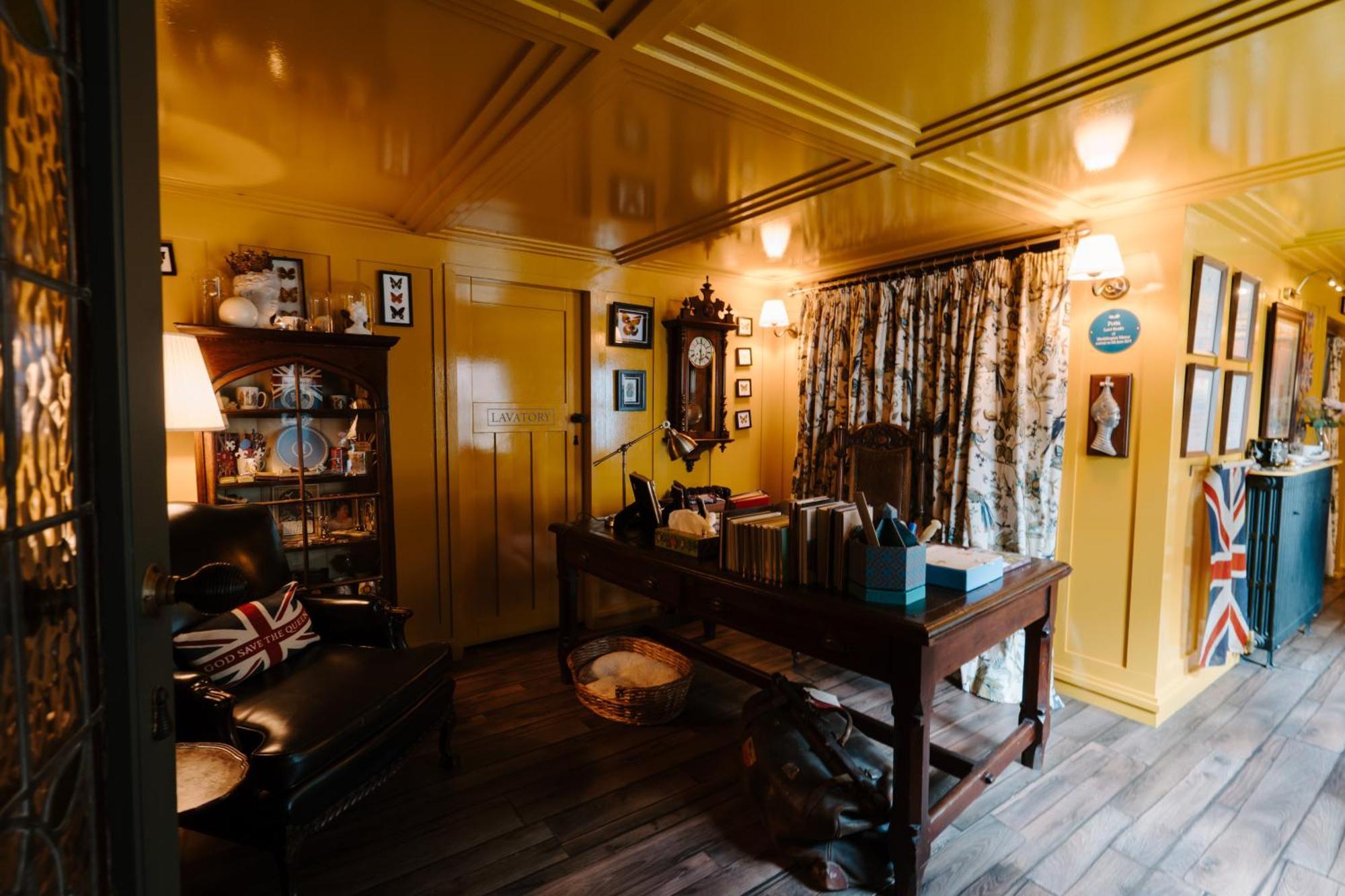 Sheddington Manor - 2 Bedroom Guest House & Cinema 贝尔法斯特 外观 照片
