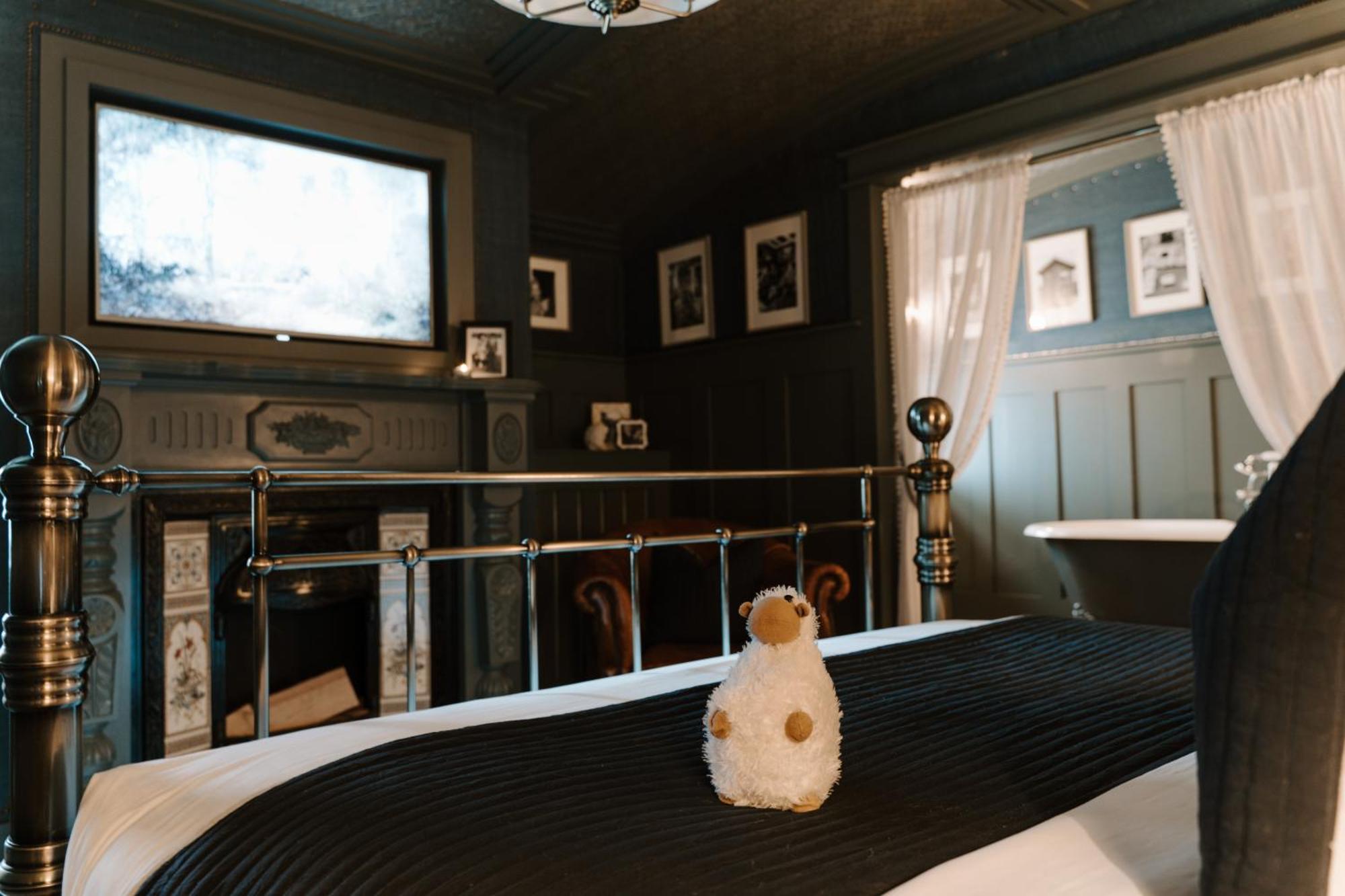 Sheddington Manor - 2 Bedroom Guest House & Cinema 贝尔法斯特 外观 照片